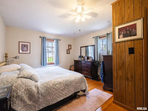 $199,900 | 208 West Missouri Street, Spring Bay, IL 61611