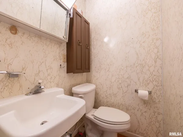 $199,900 | 208 West Missouri Street, Spring Bay, IL 61611
