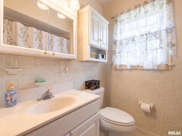 $199,900 | 208 West Missouri Street, Spring Bay, IL 61611