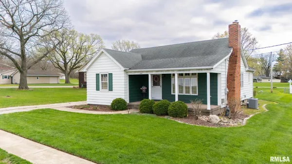 $199,900 | 208 West Missouri Street, Spring Bay, IL 61611