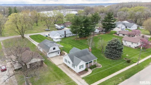 $199,900 | 208 West Missouri Street, Spring Bay, IL 61611