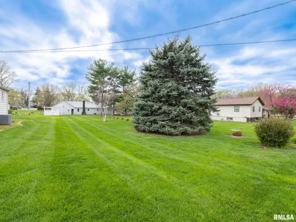 $199,900 | 208 West Missouri Street, Spring Bay, IL 61611
