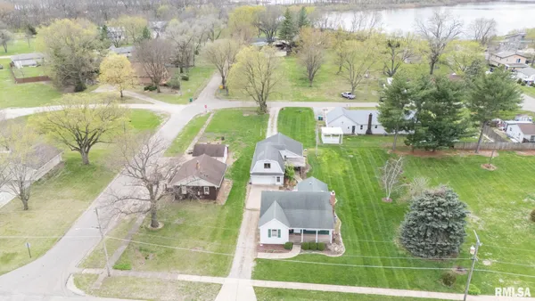 $199,900 | 208 West Missouri Street, Spring Bay, IL 61611