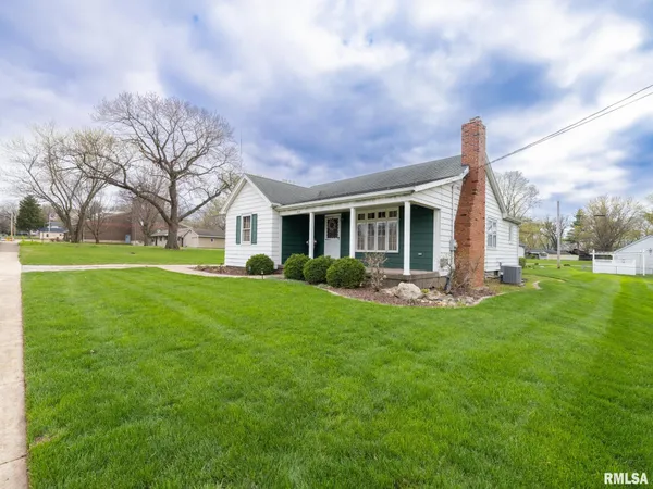 $199,900 | 208 West Missouri Street, Spring Bay, IL 61611