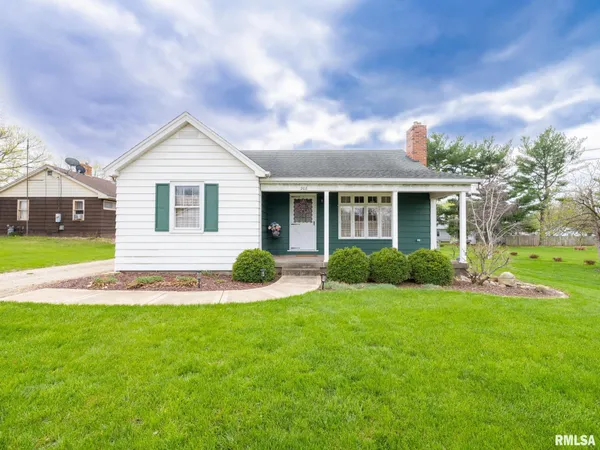 $199,900 | 208 West Missouri Street, Spring Bay, IL 61611