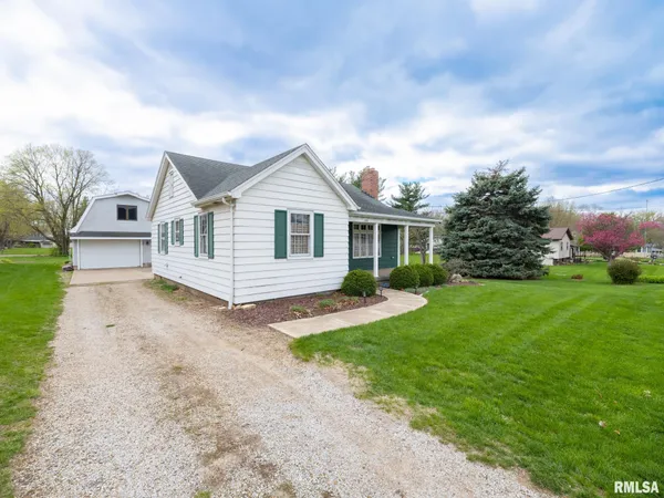 $199,900 | 208 West Missouri Street, Spring Bay, IL 61611