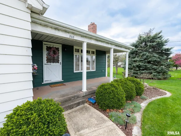 $199,900 | 208 West Missouri Street, Spring Bay, IL 61611