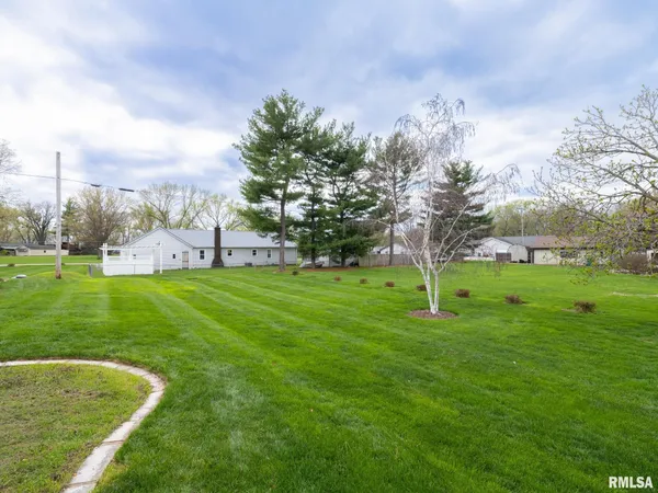 $199,900 | 208 West Missouri Street, Spring Bay, IL 61611