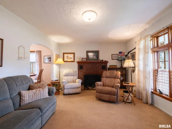$199,900 | 208 West Missouri Street, Spring Bay, IL 61611