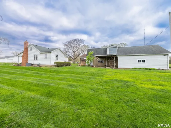 $199,900 | 208 West Missouri Street, Spring Bay, IL 61611