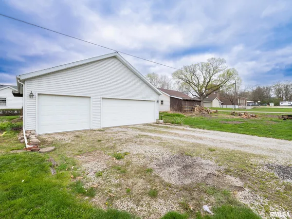 $199,900 | 208 West Missouri Street, Spring Bay, IL 61611