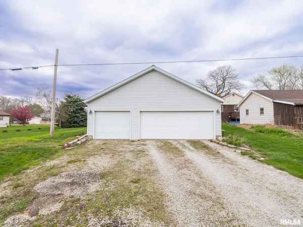 $199,900 | 208 West Missouri Street, Spring Bay, IL 61611