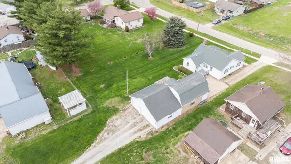 $199,900 | 208 West Missouri Street, Spring Bay, IL 61611