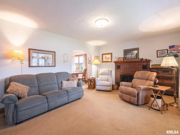 $199,900 | 208 West Missouri Street, Spring Bay, IL 61611
