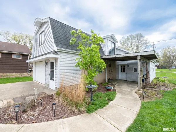 $199,900 | 208 West Missouri Street, Spring Bay, IL 61611