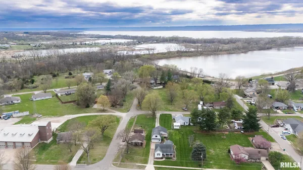 $199,900 | 208 West Missouri Street, Spring Bay, IL 61611