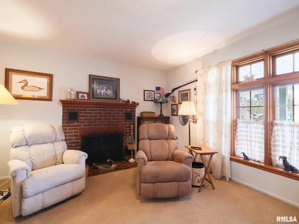 $199,900 | 208 West Missouri Street, Spring Bay, IL 61611