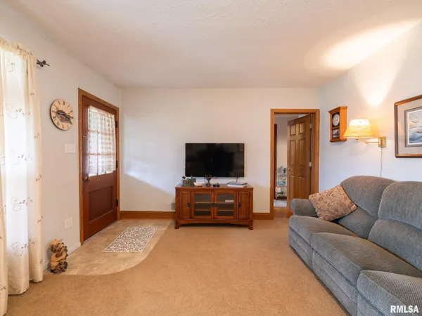 $199,900 | 208 West Missouri Street, Spring Bay, IL 61611