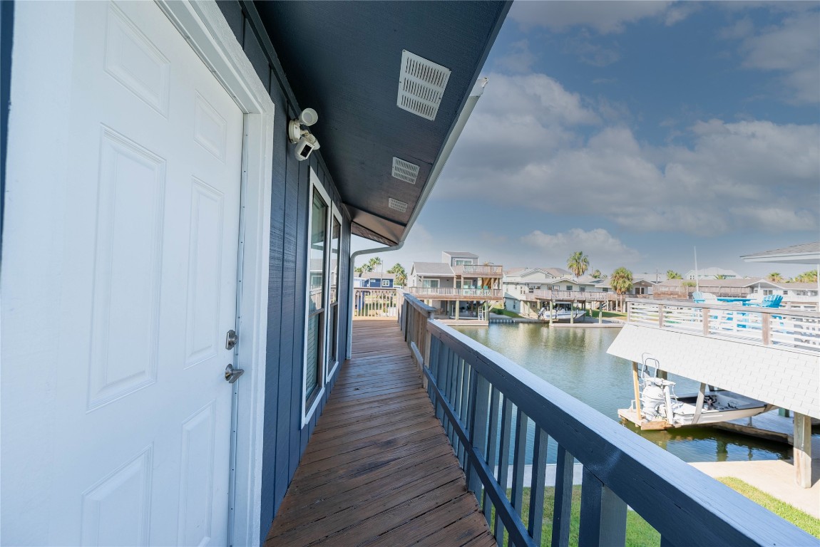 4729 Jolly Roger Road Jamaica Beach, TX 77554 - Photo 9 of 45 a view of a balcony having an outdoor space