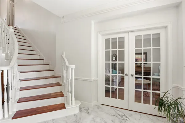 a view of entryway with a front door