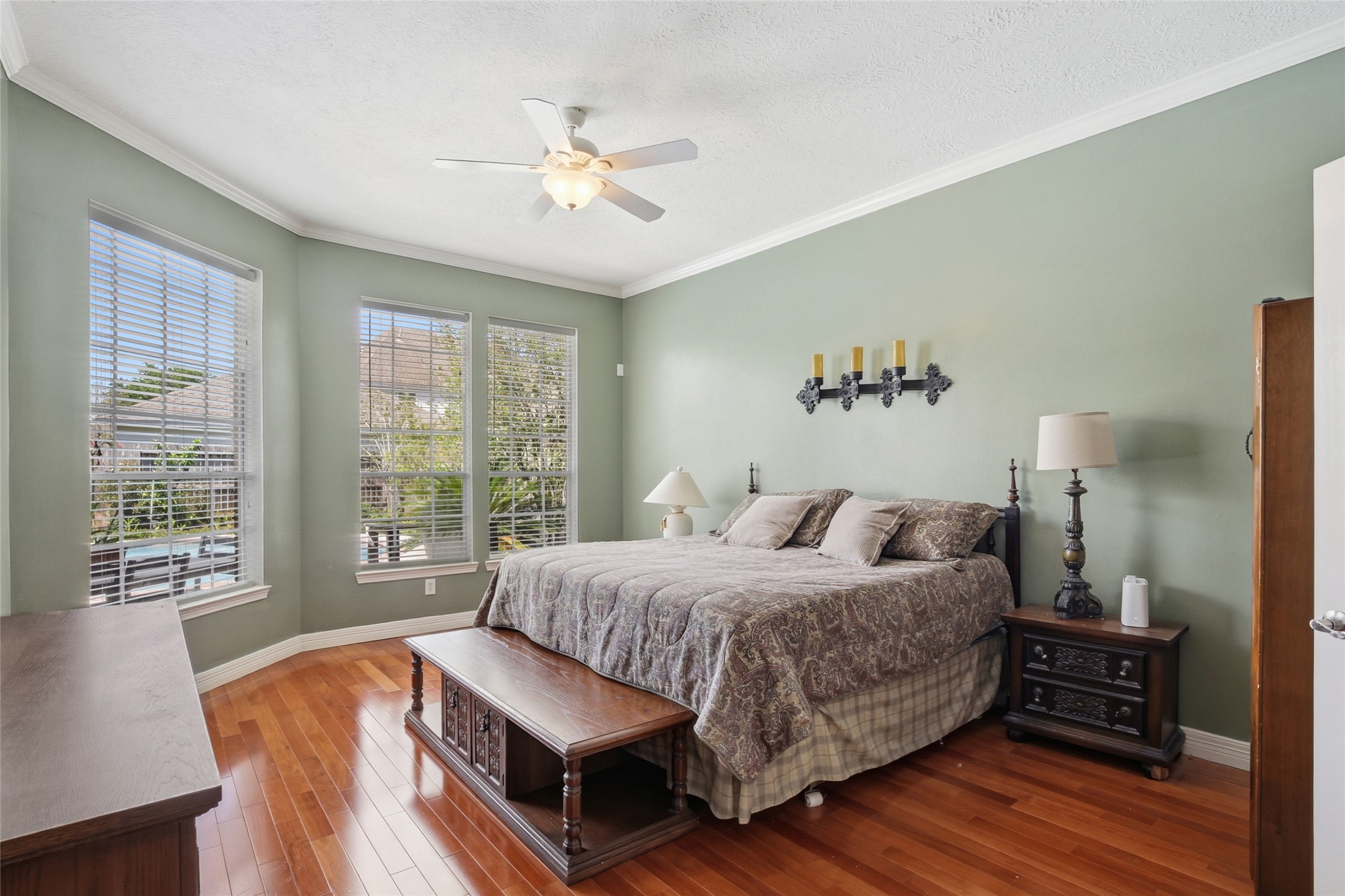 4411 Cedar Ridge Trail Houston, TX 77059 - Photo 20 of 32 a bedroom with a bed and a chandelier
