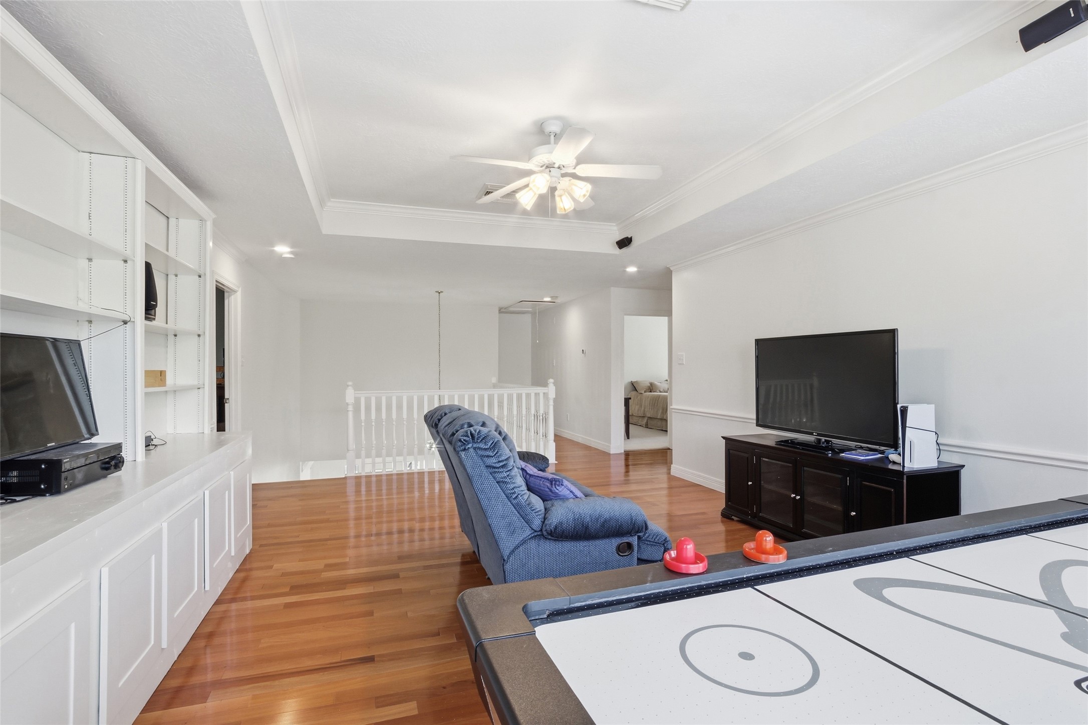 4411 Cedar Ridge Trail Houston, TX 77059 - Photo 28 of 32 a living room with furniture and a flat screen tv
