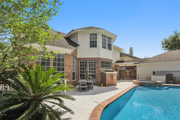 a view of a house with backyard and sitting area