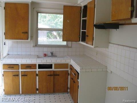 306 Arlington Street Inkster, MI 48141 - Photo 6 of 9 Arlington 306 pre-list 6-2-11 ra (19).JPG