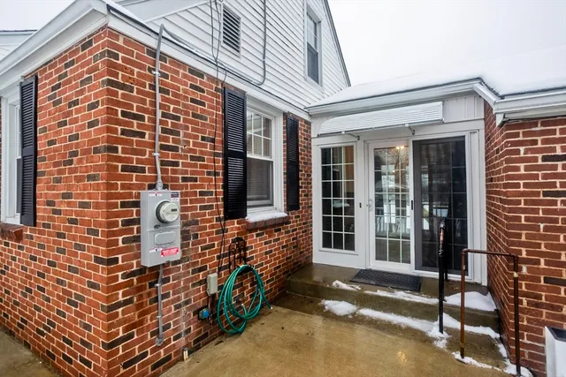 $259,900 | 40 Lauzier Terrace, Chicopee, MA 01020