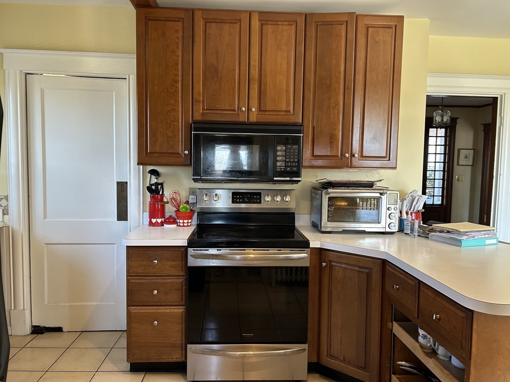 41 Ocean View Road Swampscott, MA 01907 - Photo 4 of 32