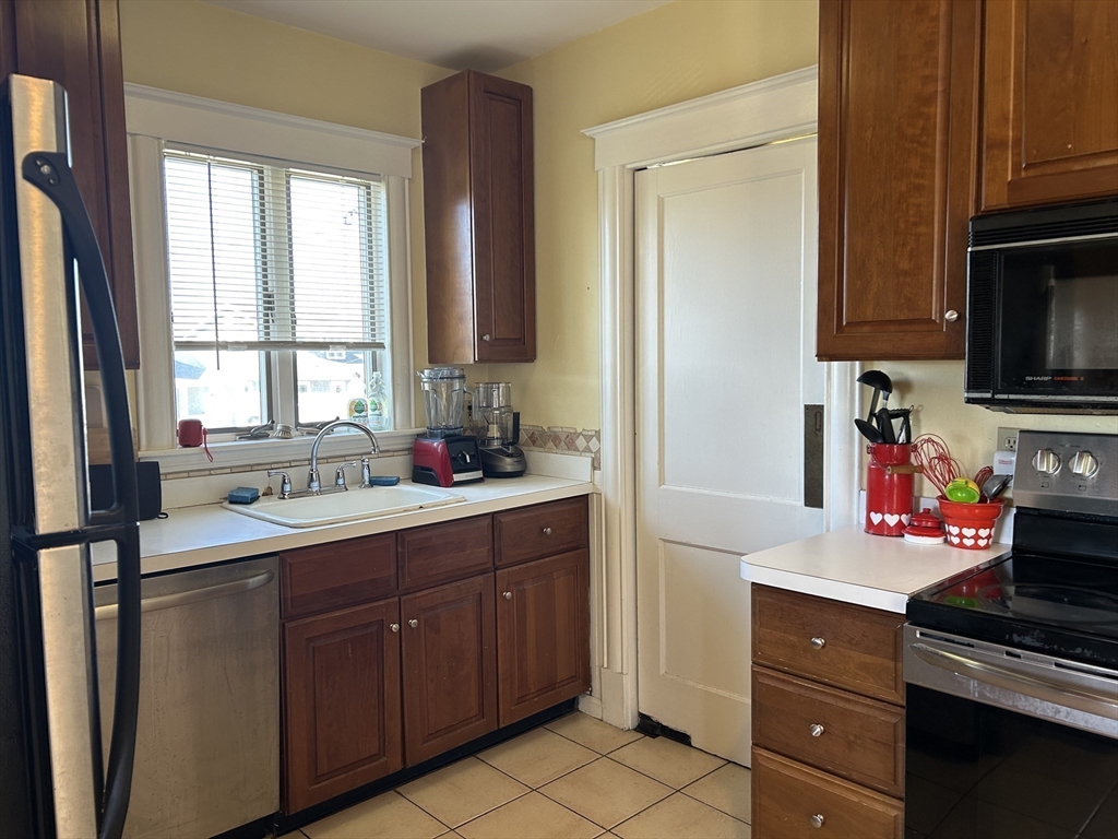 41 Ocean View Road Swampscott, MA 01907 - Photo 6 of 32
