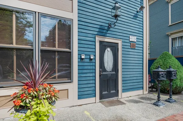 $2,400 | 407 Broadway, Unit 2, Providence, RI 02909