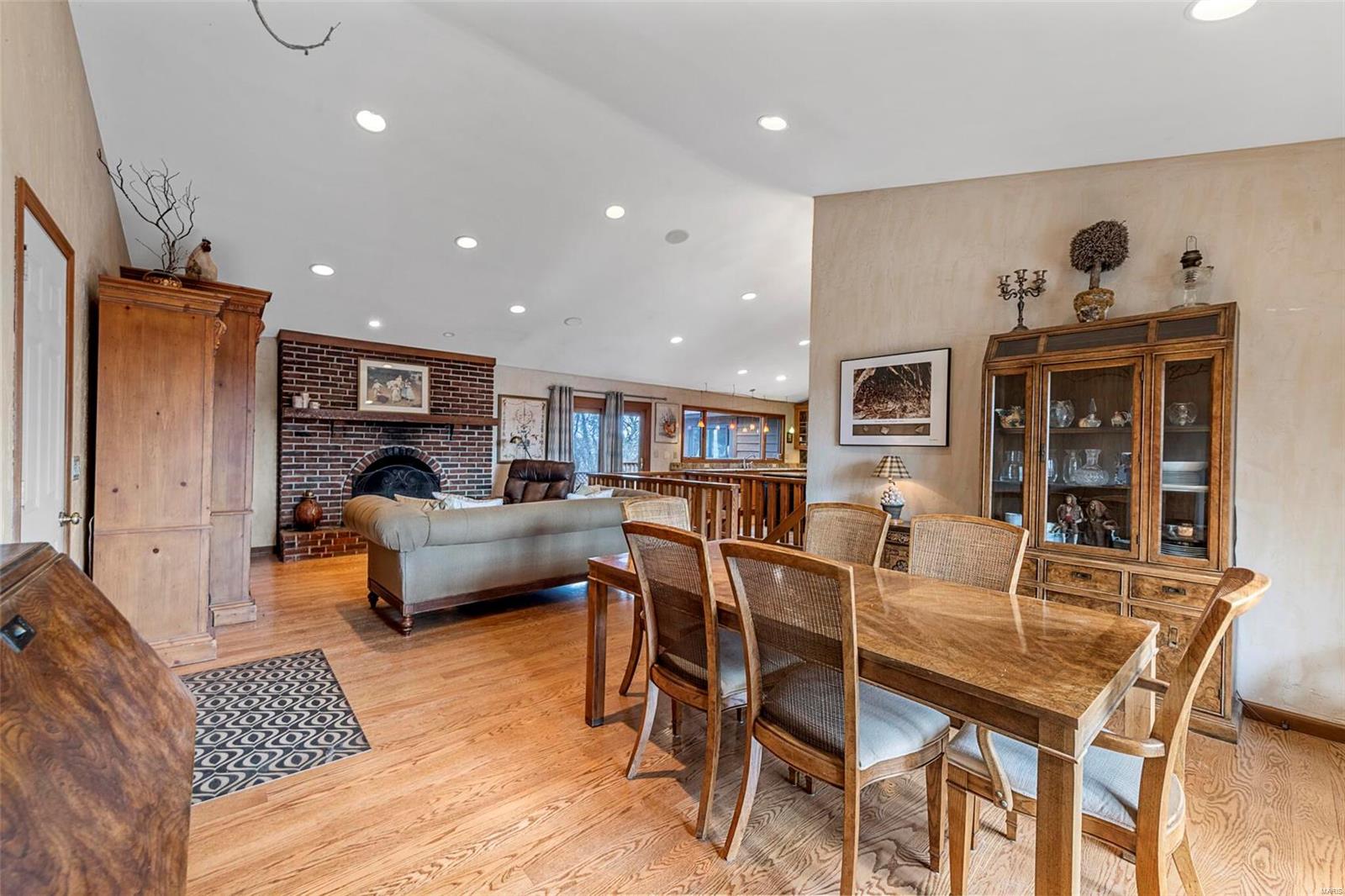 636 Kiefer Creek Road Ballwin, MO 63021 - Photo 5 of 25