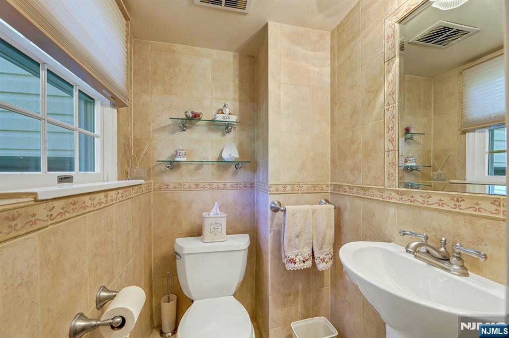 598 Whitenack Road River Vale, NJ 07675 - Photo 9 of 41
