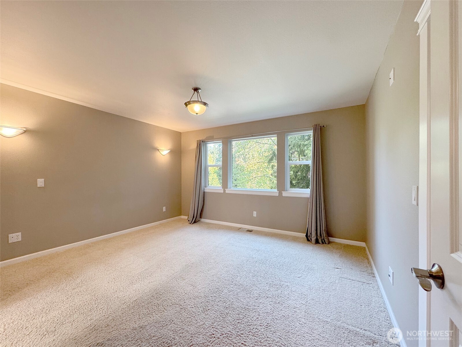 60 Alderwood Drive Sequim, WA 98382 - Photo 19 of 40 an empty room with windows
