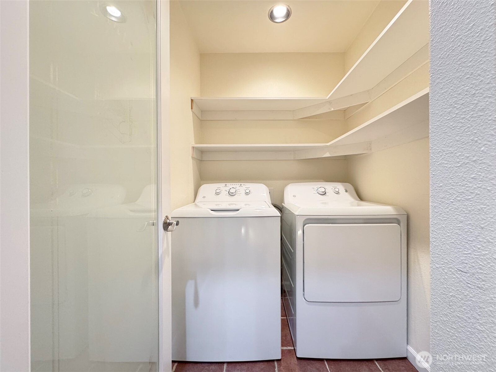 60 Alderwood Drive Sequim, WA 98382 - Photo 26 of 40 a utility room with dryer and washer