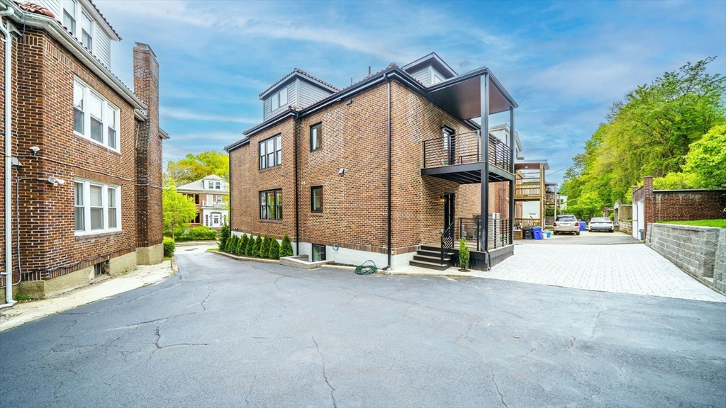 140 Columbia Street, Unit 1 Brookline, MA 02446 - Photo 40 of 41 a view of a building with a street