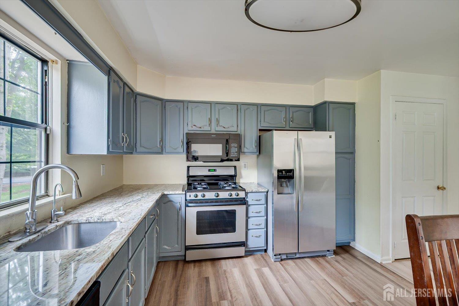 503 Timber Oaks Road Edison, NJ 08820 - Photo 17 of 43 Gallery Image 17