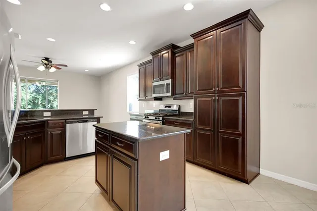 $2,700 | 11403 Thames Fare Way, Lithia, FL 33547