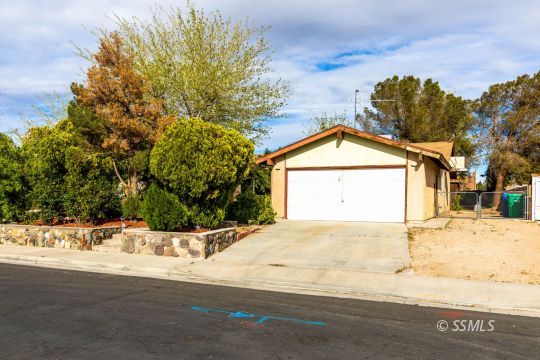 1224 North Inyo Street Ridgecrest, CA 93555 - Photo 4 of 28 a view of a house with a snow on the road