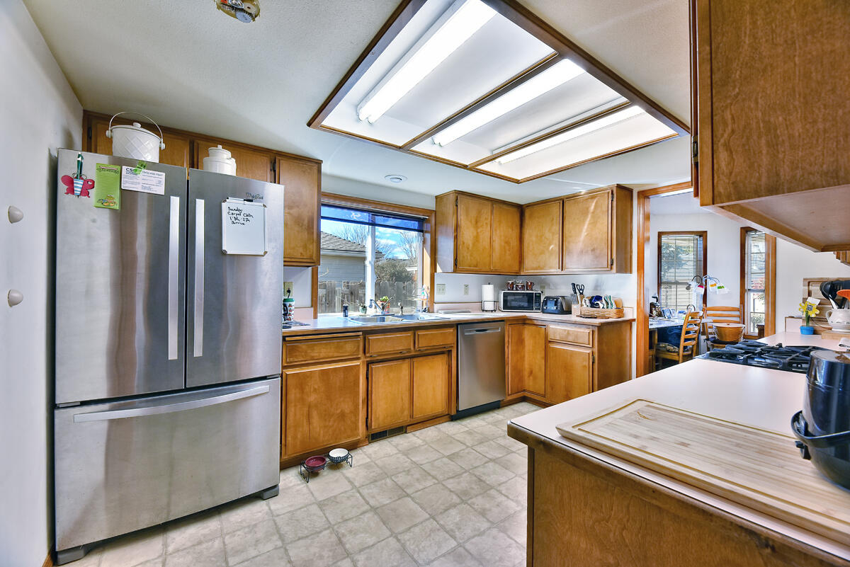 462 Creekside Circle Central Point, OR 97502 - Photo 21 of 32 DSC_7682