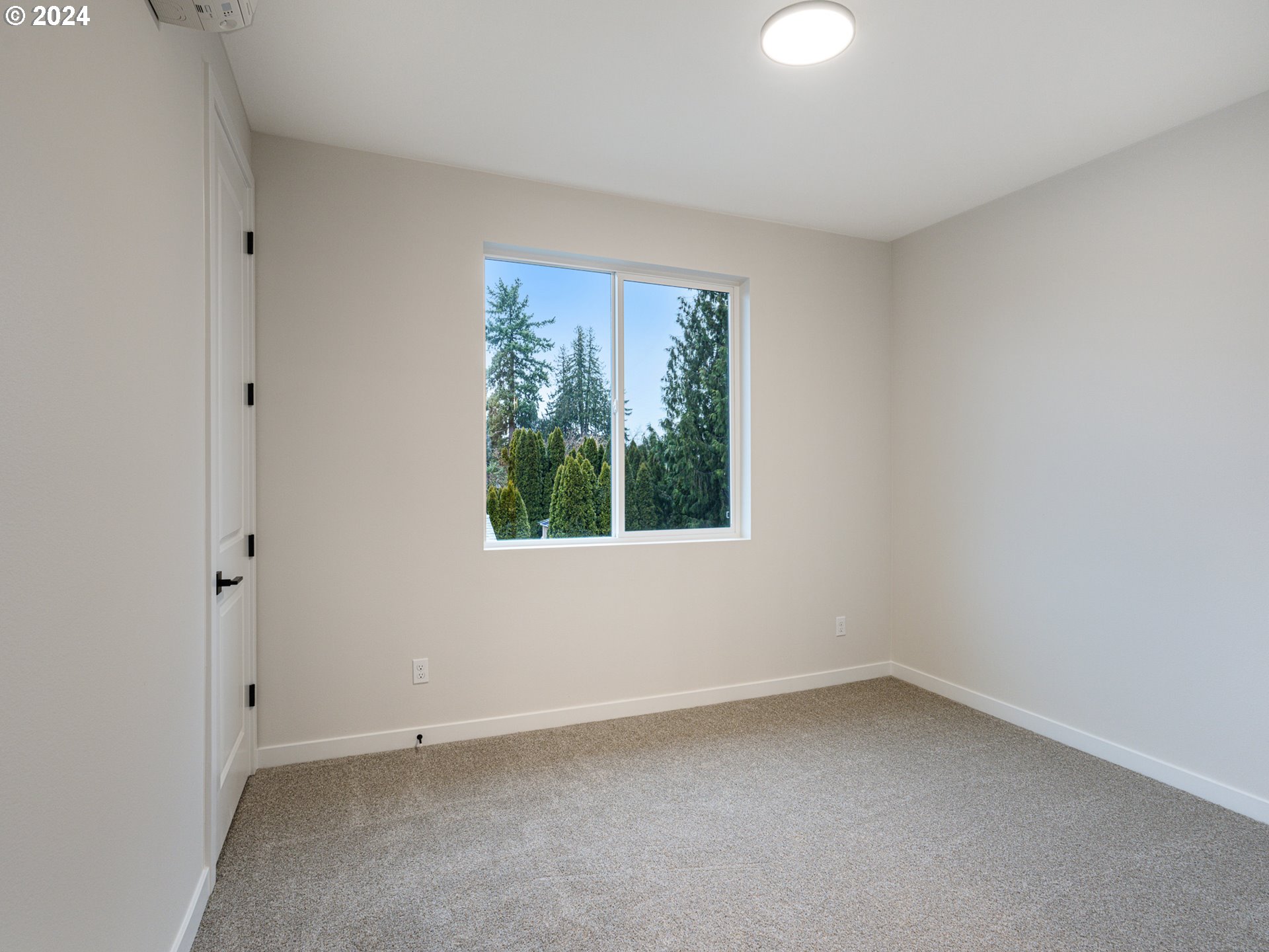 8524 North Endicott Avenue, Unit 2 Portland, OR 97217 - Photo 10 of 12 a view of an empty room with a window
