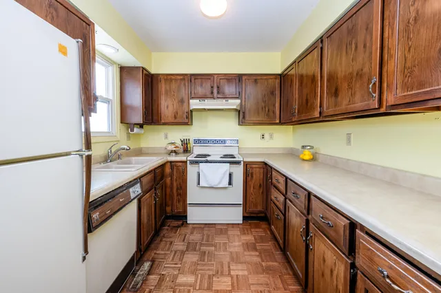 $230,000 | 2510 Essex Court, St. Joseph, MI 49085