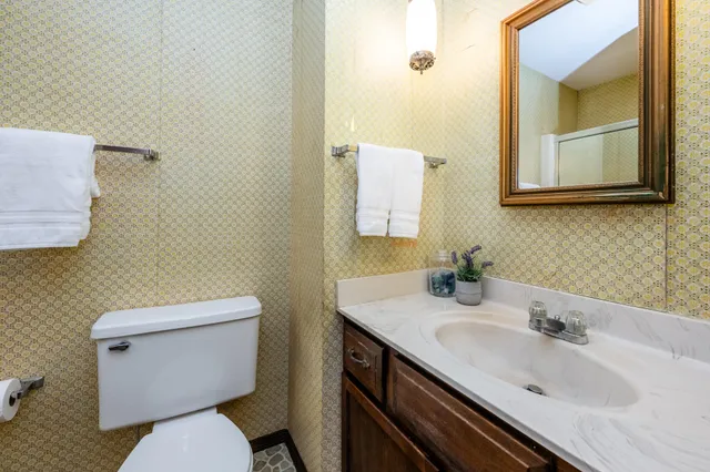 $230,000 | 2510 Essex Court, St. Joseph, MI 49085