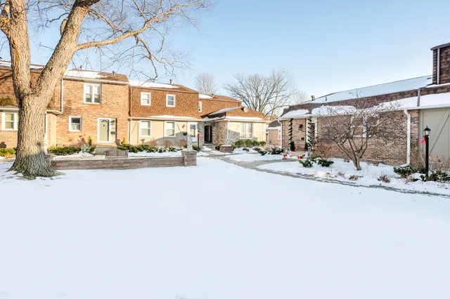 $230,000 | 2510 Essex Court, St. Joseph, MI 49085