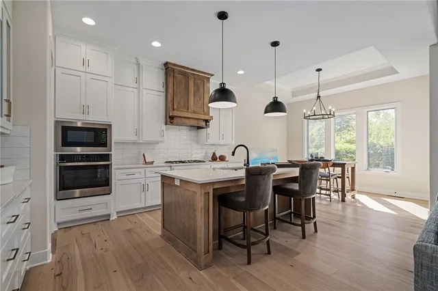 $634,500 | 25041 West 142nd Street, Olathe, KS 66061