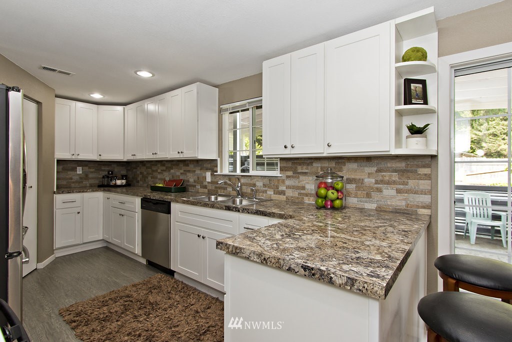 13912 Southeast 200th Street Renton, WA 98058 - Photo 6 of 24 Gallery Image 6