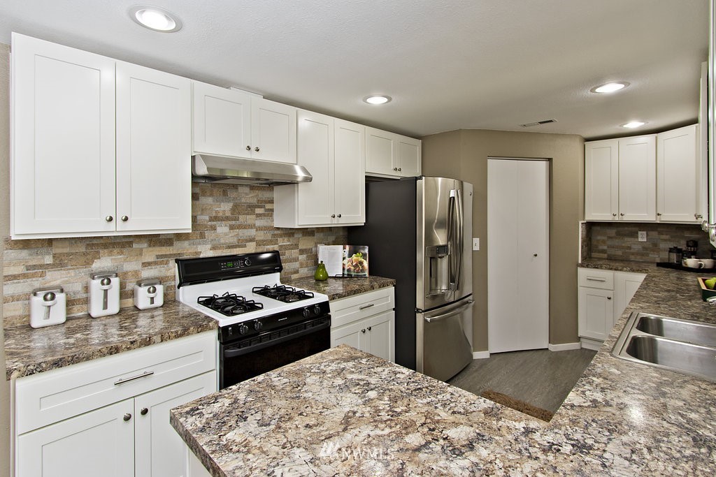 13912 Southeast 200th Street Renton, WA 98058 - Photo 7 of 24 Gallery Image 7