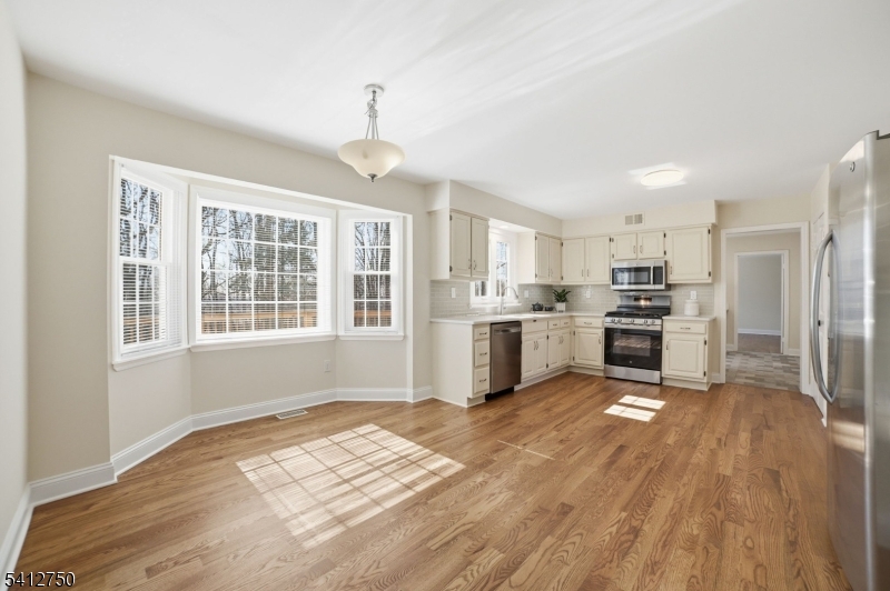 50 Pinewood Crescent Berkeley Heights, NJ 07922 - Photo 16 of 41