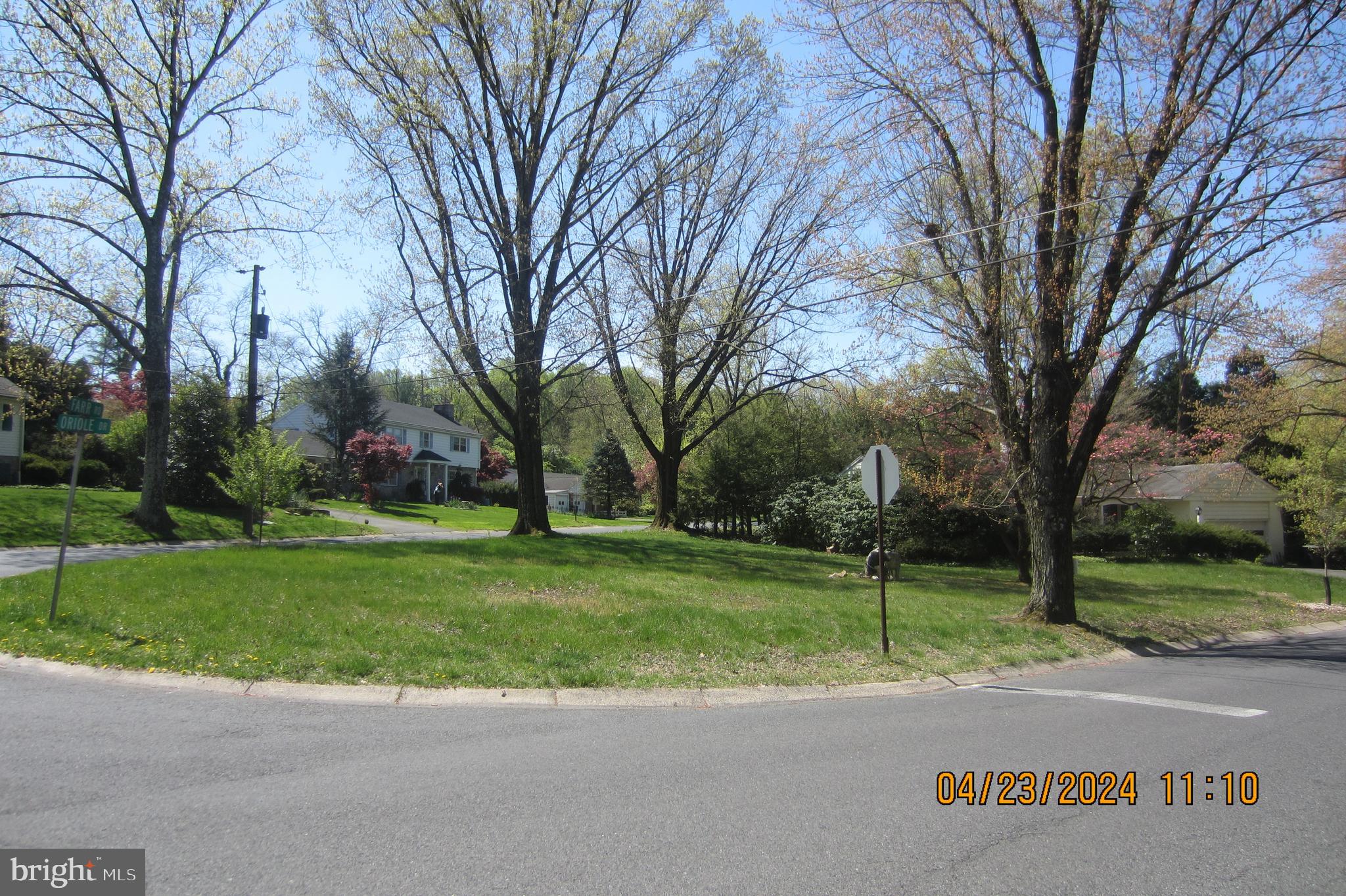 18 Oriole Road Wyomissing, PA 19610 - Photo 2 of 40